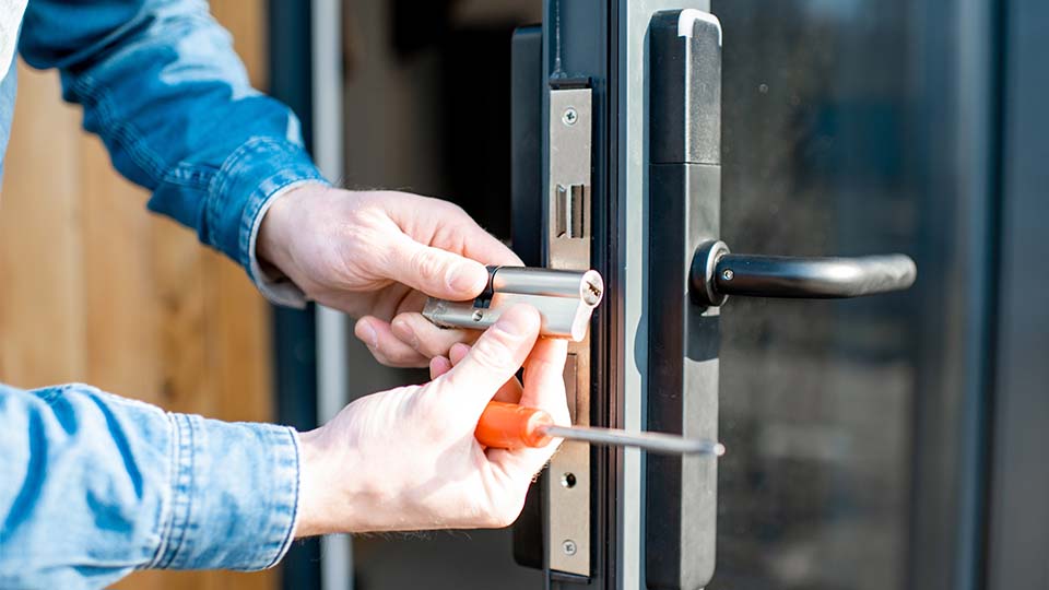 Zugefallene Tür Öffnung Ein Leitfaden für die richtige Vorgehensweise